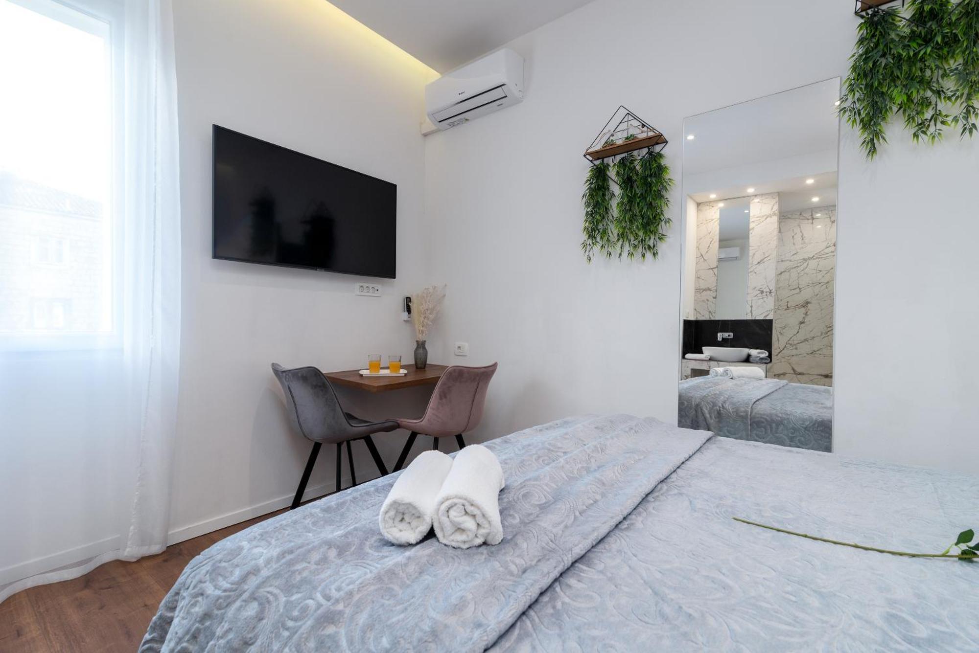 Antares Luxury Rooms 1 Split Exterior photo